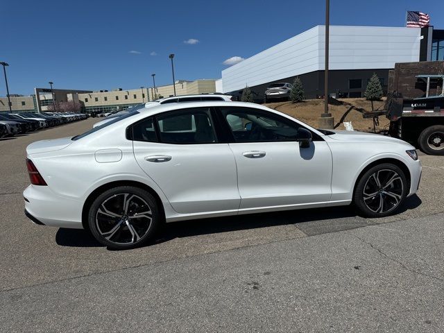 2024 Volvo S60 Core Dark Theme