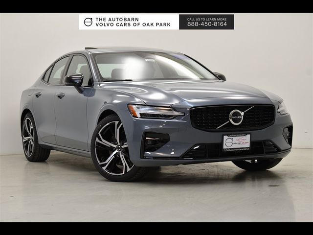 2024 Volvo S60 Core Dark Theme