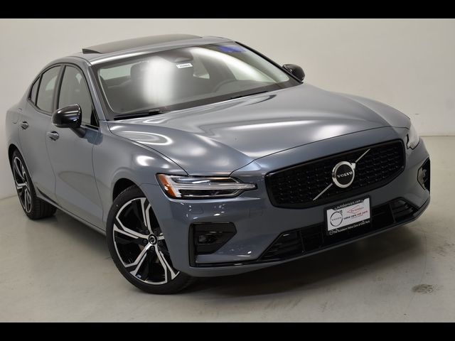 2024 Volvo S60 Core Dark Theme