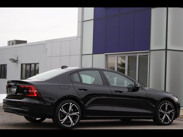 2024 Volvo S60 Core Dark Theme