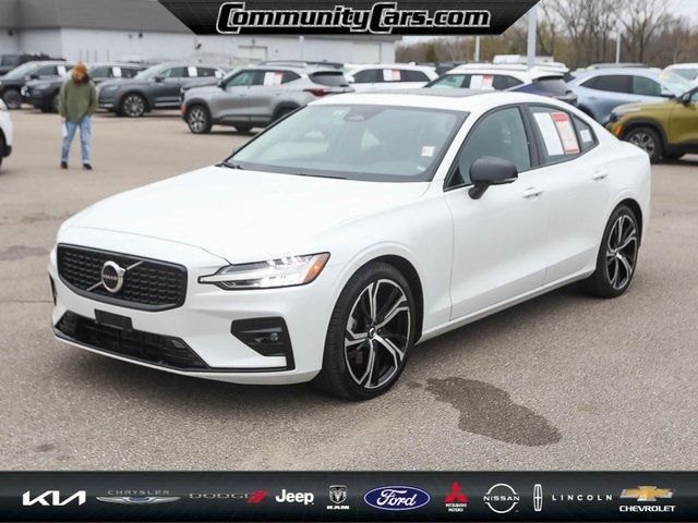 2024 Volvo S60 Core Dark Theme