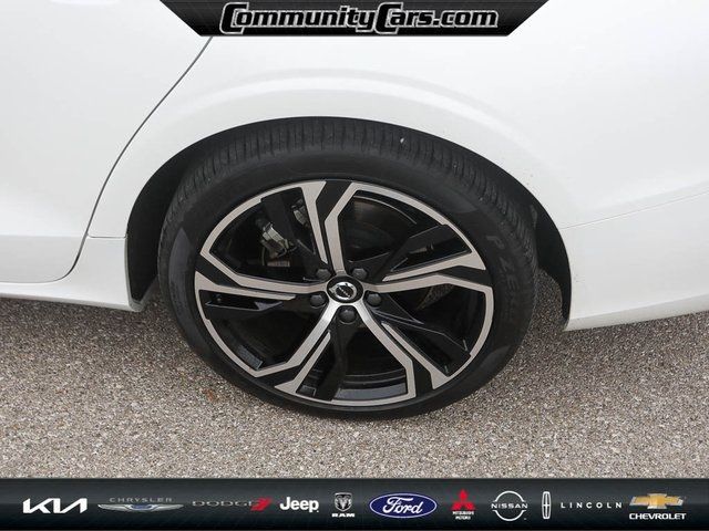 2024 Volvo S60 Core Dark Theme