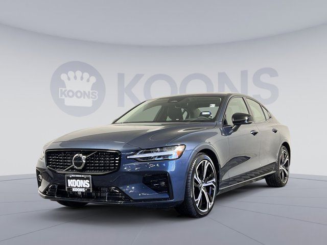 2024 Volvo S60 Core Dark Theme