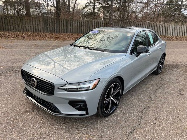 2024 Volvo S60 Core Dark Theme