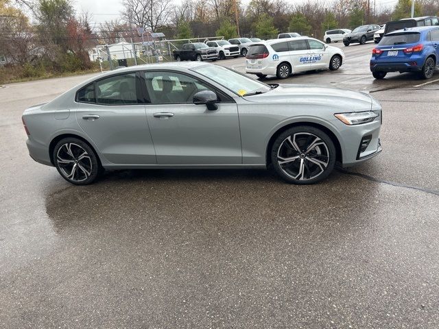 2024 Volvo S60 Core Dark Theme