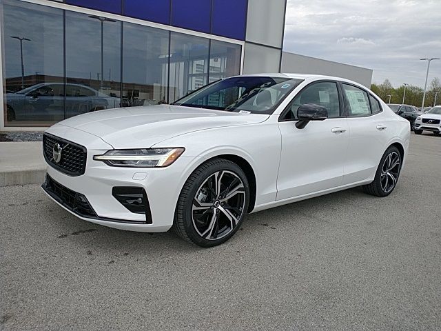 2024 Volvo S60 Core Dark Theme