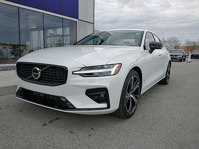 2024 Volvo S60 Core Dark Theme