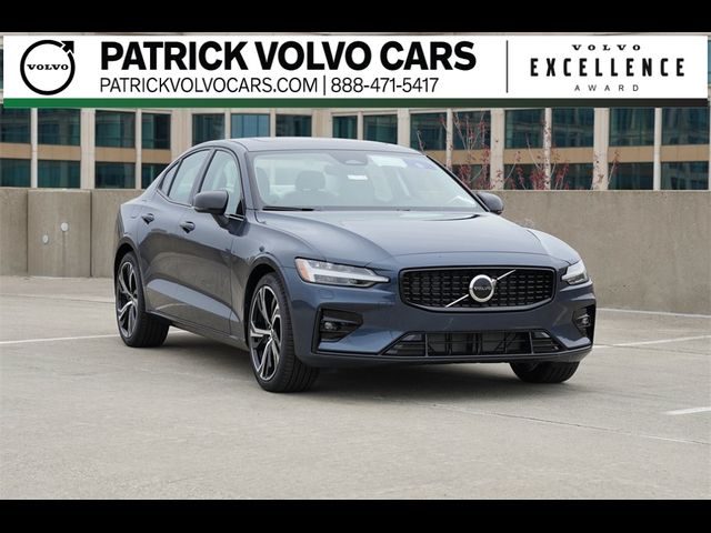 2024 Volvo S60 Core Dark Theme