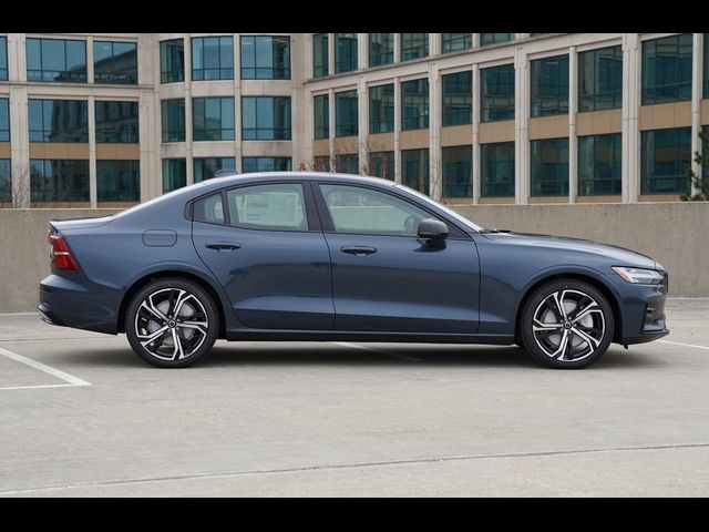 2024 Volvo S60 Core Dark Theme