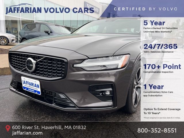 2024 Volvo S60 Core Dark Theme