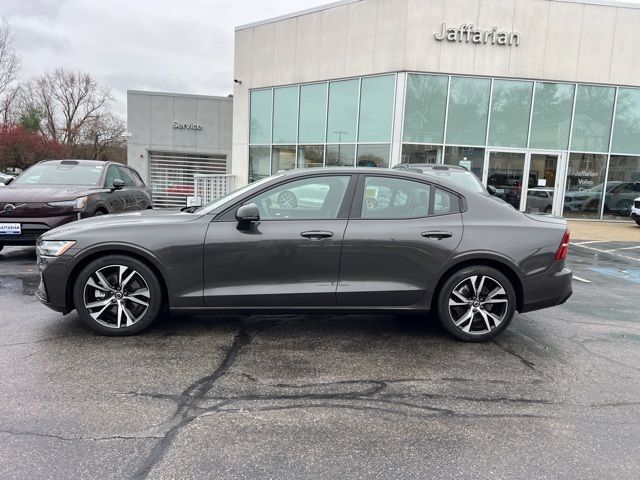 2024 Volvo S60 Core Dark Theme