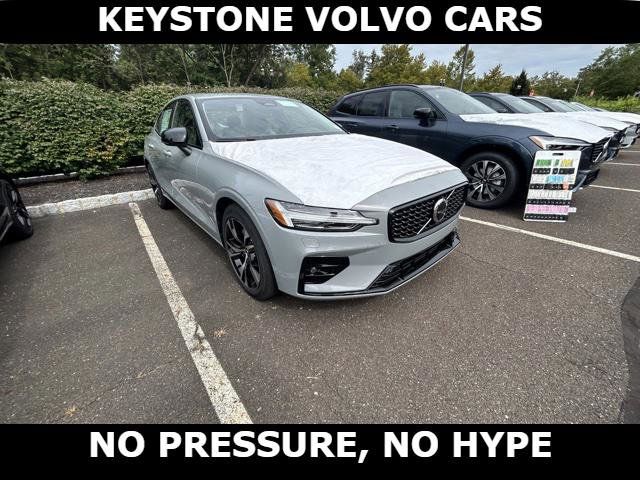 2024 Volvo S60 Core Dark Theme