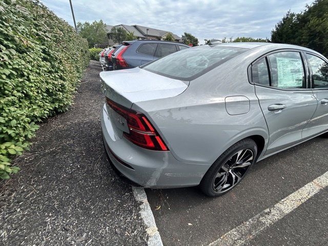 2024 Volvo S60 Core Dark Theme