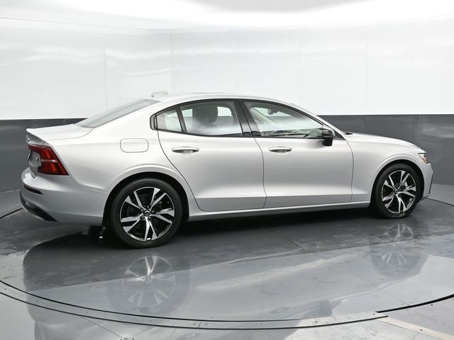 2024 Volvo S60 Core Dark Theme