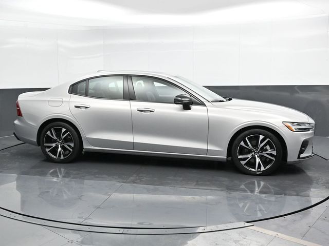 2024 Volvo S60 Core Dark Theme