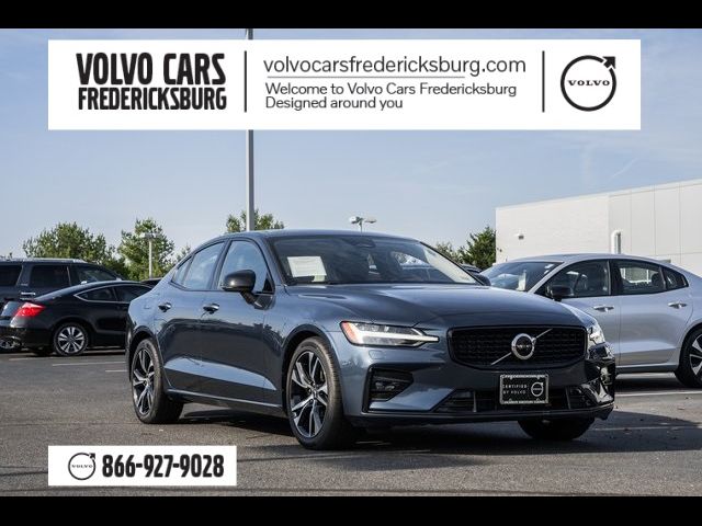 2024 Volvo S60 Core Dark Theme