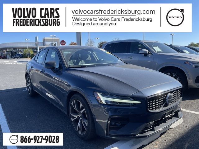 2024 Volvo S60 Core Dark Theme