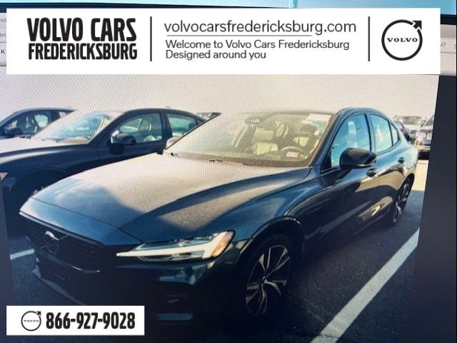 2024 Volvo S60 Core Dark Theme