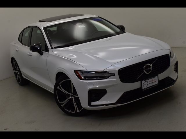 2024 Volvo S60 Core Dark Theme