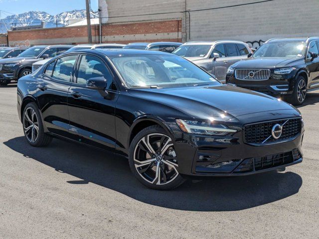 2024 Volvo S60 Core Dark Theme