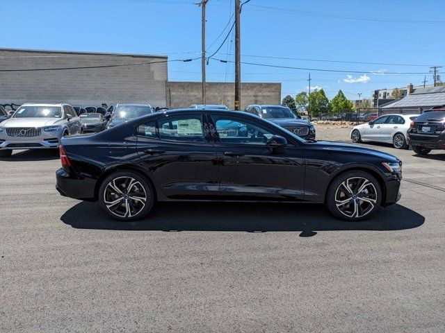 2024 Volvo S60 Core Dark Theme