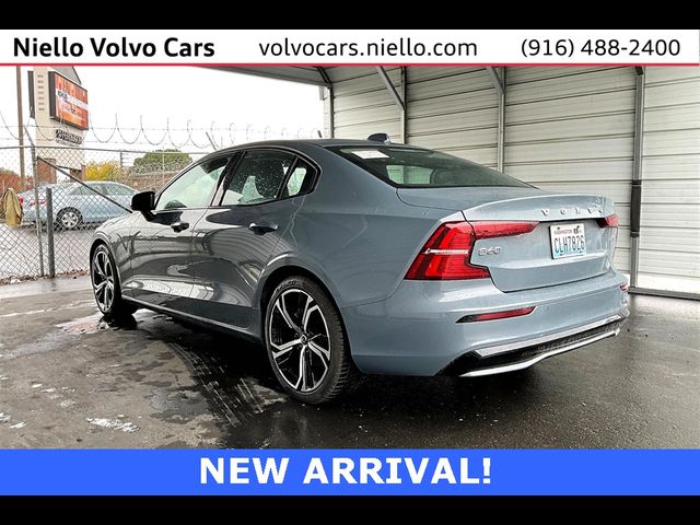 2024 Volvo S60 Core Dark Theme