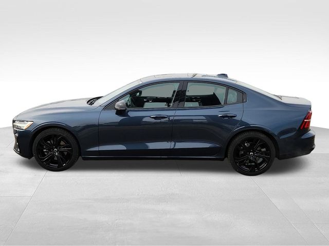 2024 Volvo S60 Core Dark Theme