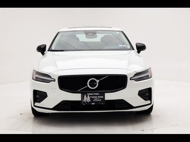 2024 Volvo S60 Core Dark Theme