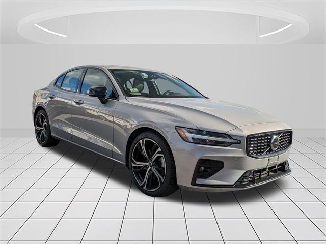 2024 Volvo S60 Core Dark Theme