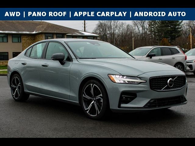 2024 Volvo S60 Core Dark Theme