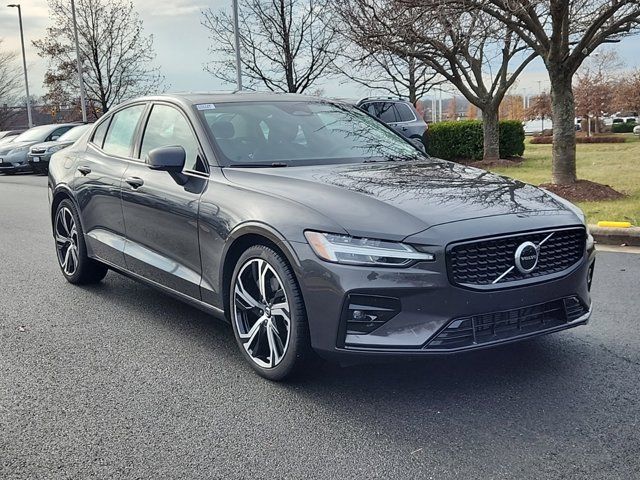 2024 Volvo S60 Core Dark Theme