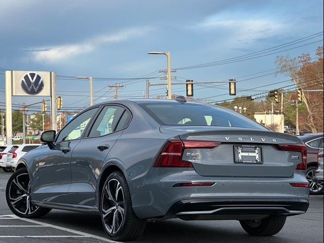 2024 Volvo S60 Core Dark Theme