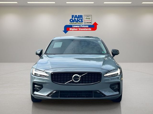 2024 Volvo S60 Core Dark Theme