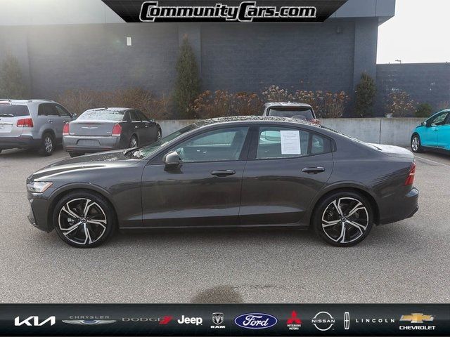 2024 Volvo S60 Core Dark Theme