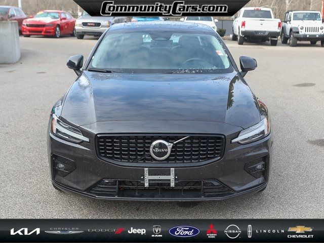 2024 Volvo S60 Core Dark Theme