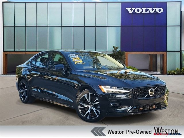 2024 Volvo S60 Core Dark Theme