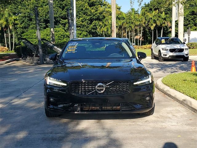 2024 Volvo S60 Core Dark Theme