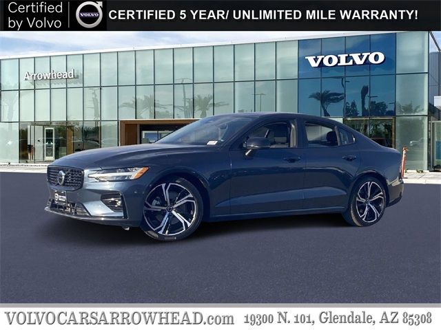 2024 Volvo S60 Core Dark Theme