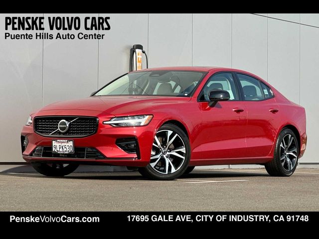 2024 Volvo S60 Core Dark Theme