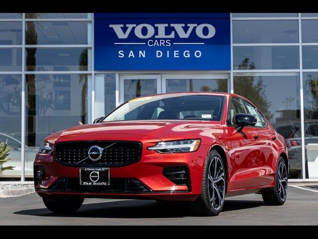 2024 Volvo S60 Core Dark Theme