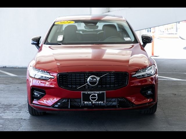 2024 Volvo S60 Core Dark Theme