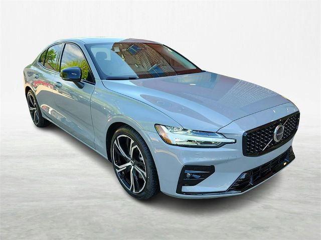 2024 Volvo S60 Core Dark Theme