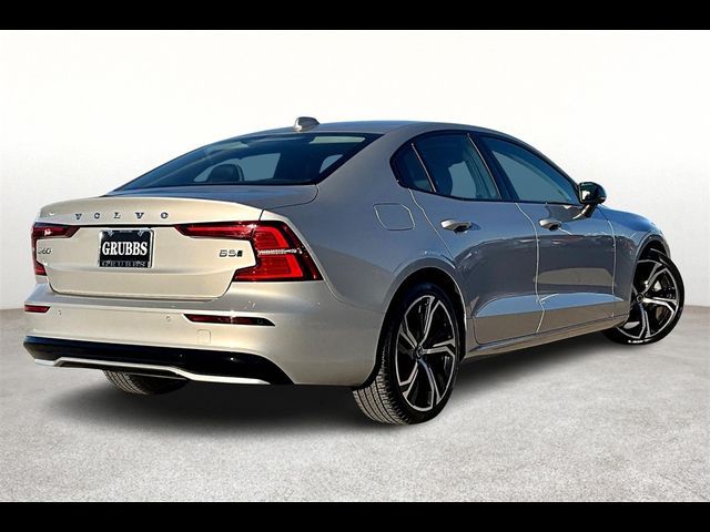 2024 Volvo S60 Core Dark Theme