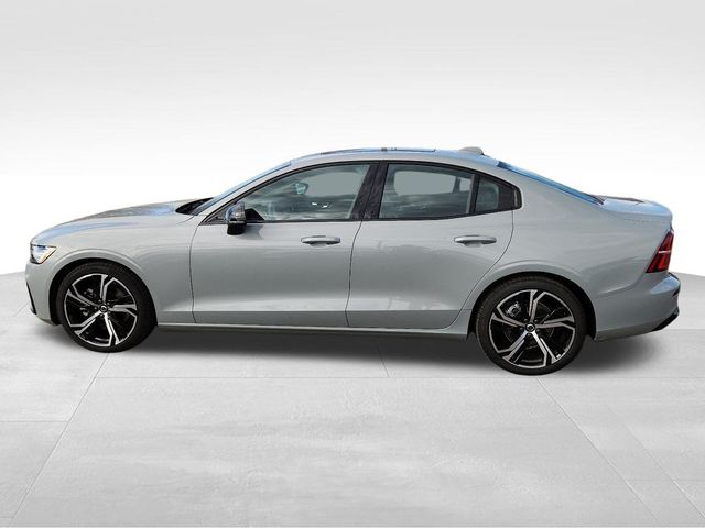 2024 Volvo S60 Core Dark Theme