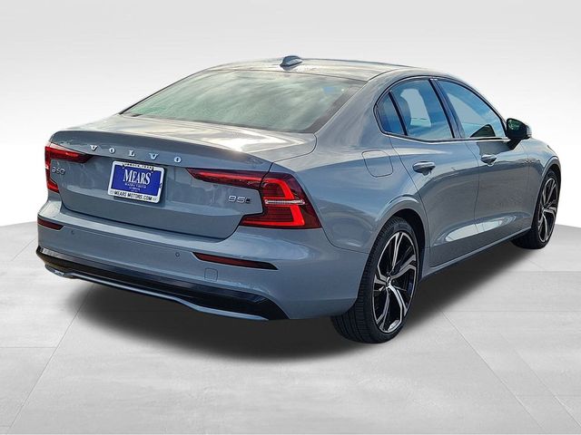 2024 Volvo S60 Core Dark Theme