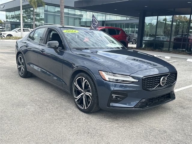 2024 Volvo S60 Core Dark Theme