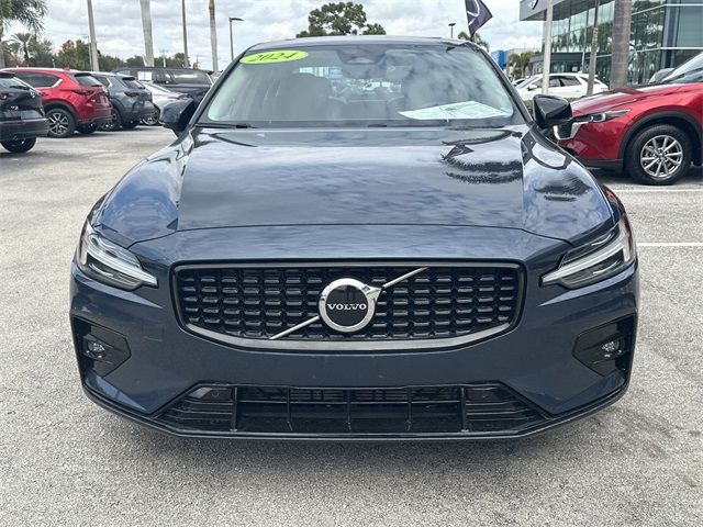 2024 Volvo S60 Core Dark Theme