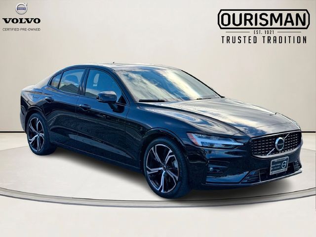 2024 Volvo S60 Core Dark Theme