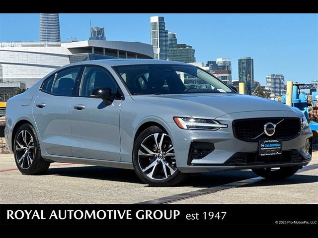 2024 Volvo S60 Core Dark Theme