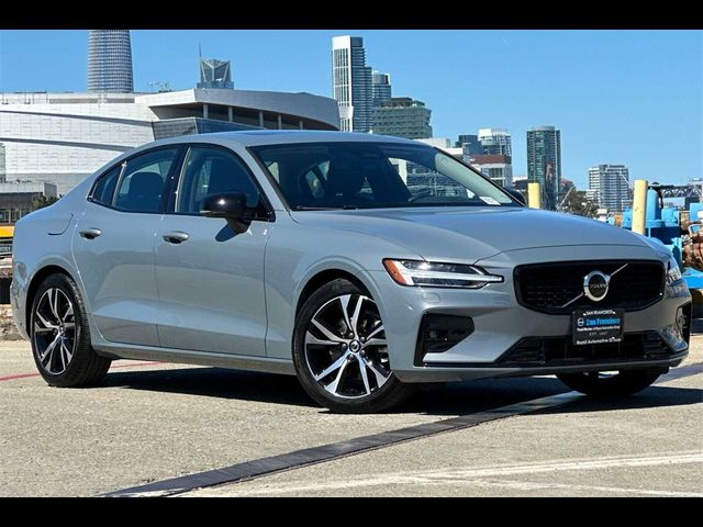 2024 Volvo S60 Core Dark Theme